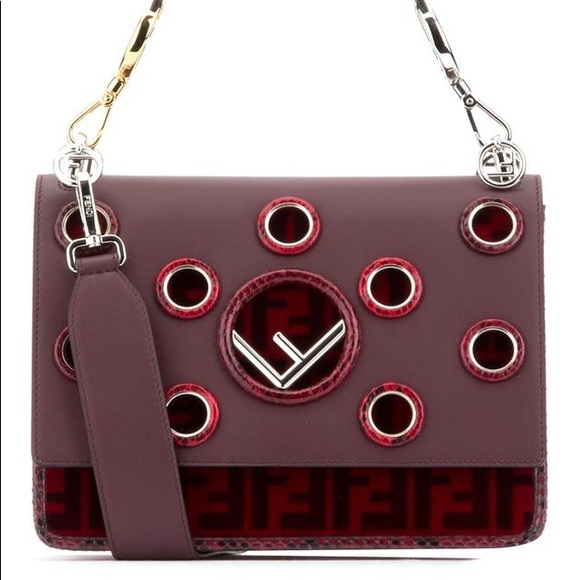 Fendi Cut-Out Flap Kan I Logo Bag Claf…